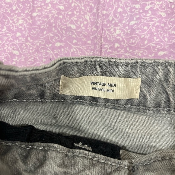 Gray High-Waisted Universal Thread Jean Shorts with Frayed Hem - Picture 9 of 10